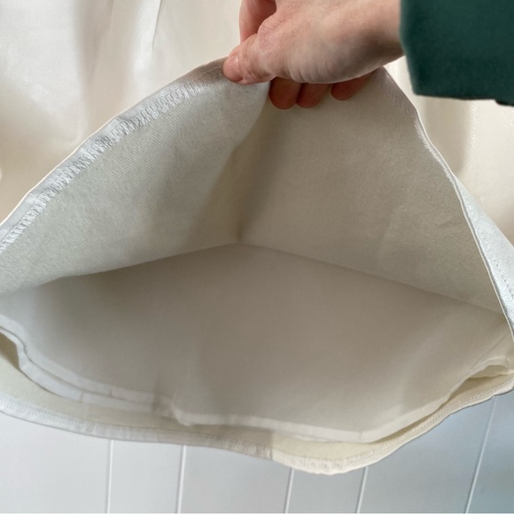 NWT Endless Rose Faux Leather Non Patent Sweeped Skirt White Textured HN808K - Picture 6 of 8